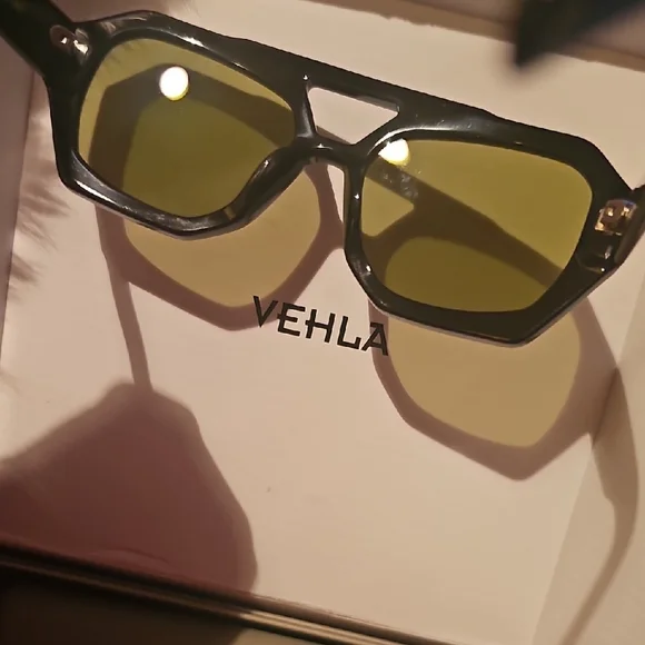 UNISEX Vehla Dark Frame RIVER Black/Khaki Sunglasses - Picture 10 of 13